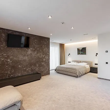 Hvoya Hotel 3*