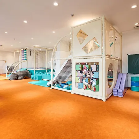 Hvoya & 3* 布克维