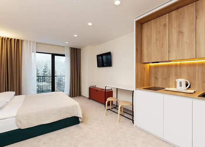 Hvoya & Hotel 3*