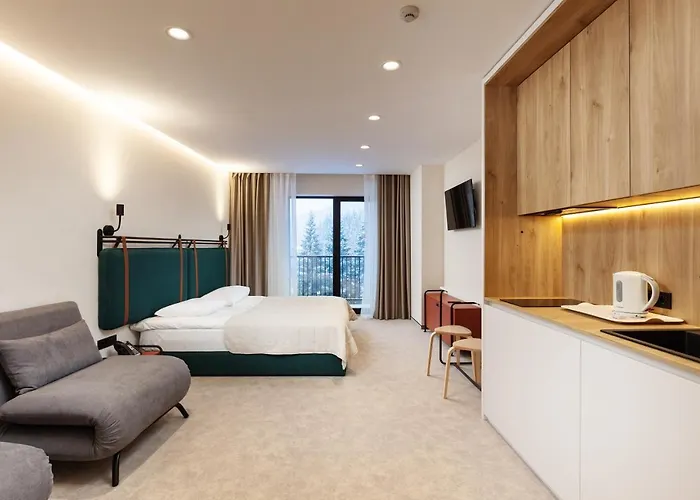 Hotel Hvoya & 3*
