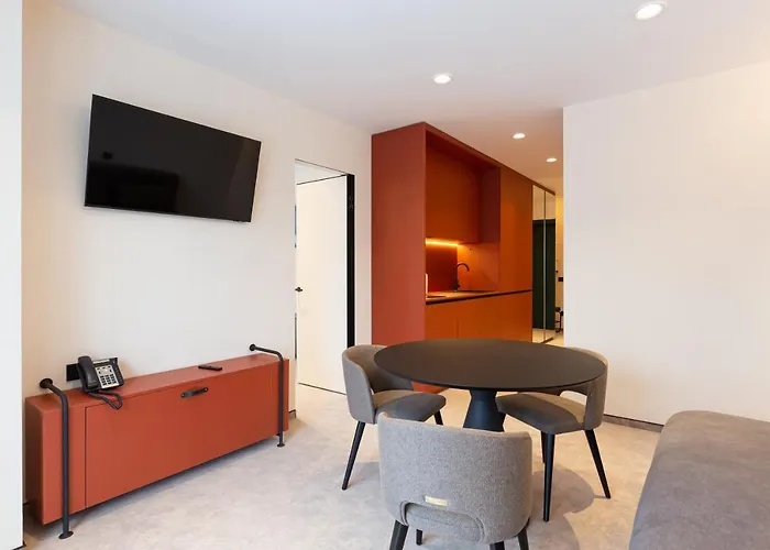 Hvoya & Hotel 3*