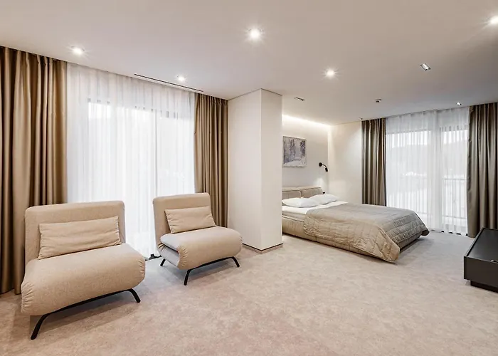 Hvoya & 3* 布克维