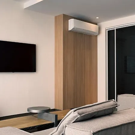 Hvoya & Ξενοδοχείο Μπούκοβελ