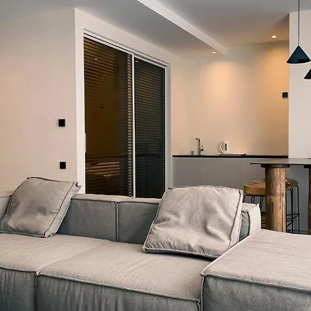 Hvoya & Μπούκοβελ