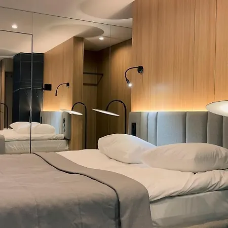 Hvoya & Μπούκοβελ